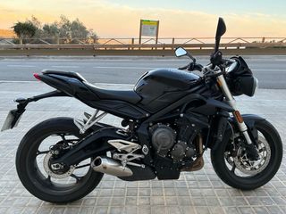 Triumph Street Triple S Negra 2018