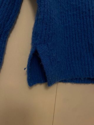 Jersey de punto corto azul eléctrico de Zara