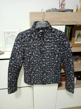 Chaquetón Lefties estampado floral mujer