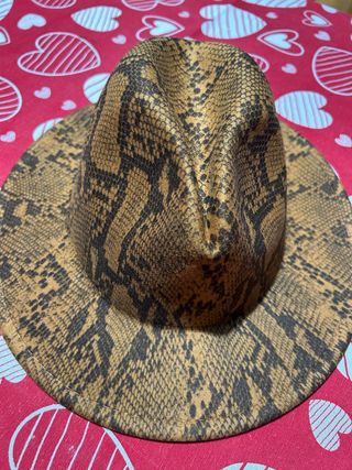 Cappello donna stampa pitone