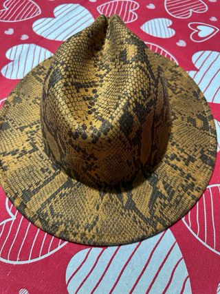 Cappello donna stampa pitone