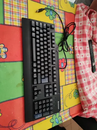 2 Tastiere Acer e Lenovo Nere