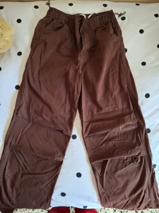 Pantalón Parachute Bershka Marrón Mujer