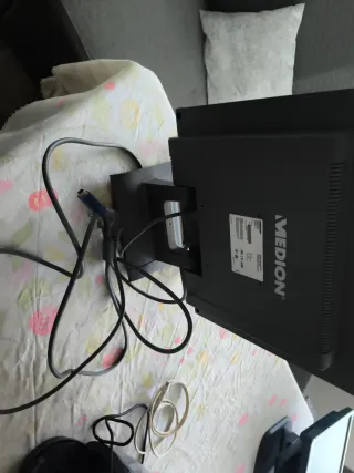 Monitor Medion Plata y Negro