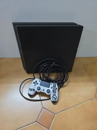 PS4 1TB Negra + Mando FIFA