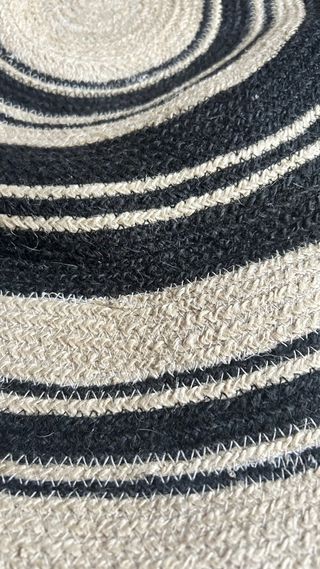 Tappeto a strisce in juta beige e marrone rotondo