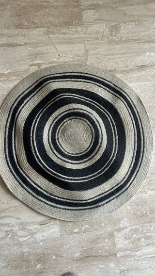 Tappeto a strisce in juta beige e marrone rotondo