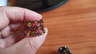 Sortija de bisutería multicolor