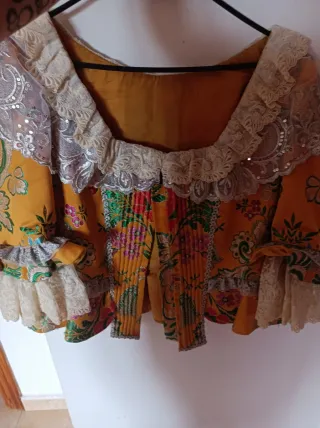 Traje Fallera Naranja con Manteletas Plata