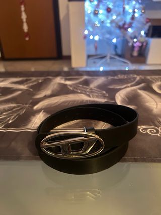 Cintura Diesel nera con fibbia logo