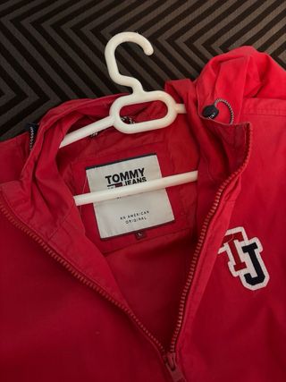 Chaqueta Tommy Jeans Roja