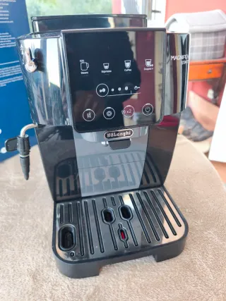 Cafetera Delonghi Magnifica Start Negra