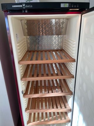 Vinoteca Liebherr Grand Cru en buen estado