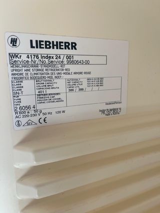 Vinoteca Liebherr Grand Cru en buen estado