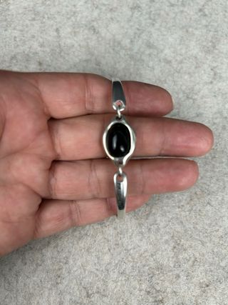 Pulsera bañada en plata piedra negra