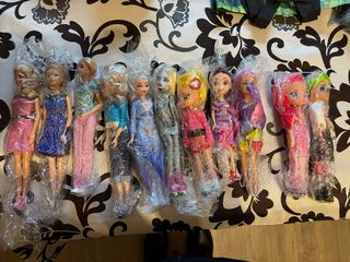 Lote de Muñecas Barbie,nenuco,nancy y Monster High