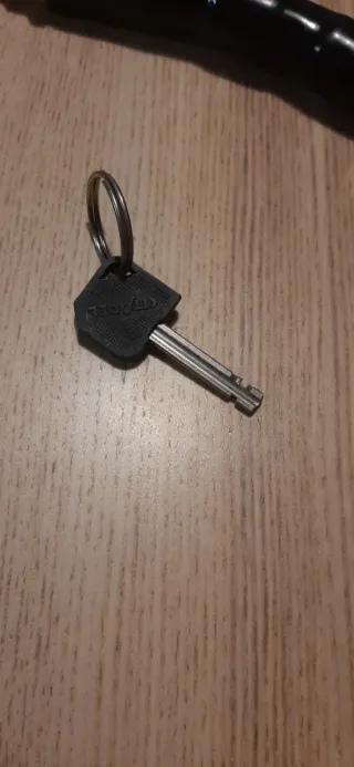 Candado pitón para moto o otros. Mide 125cm.