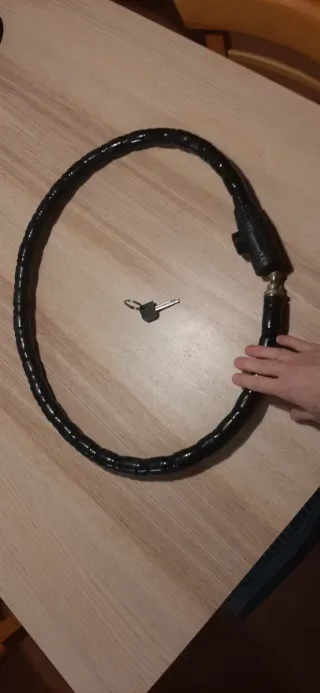 Candado pitón para moto o otros. Mide 125cm.