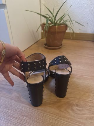 Sandalias de cuero con tachas T37