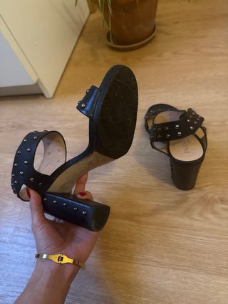 Sandalias de cuero con tachas T37