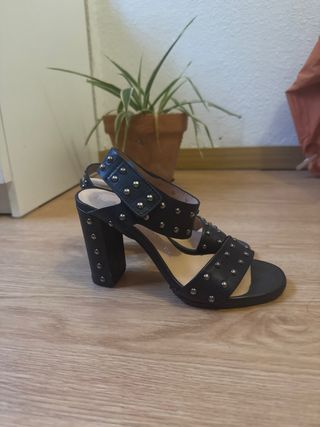 Sandalias de cuero con tachas T37