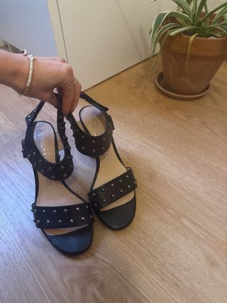 Sandalias de cuero con tachas T37