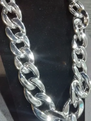 Collar de eslabones plateados