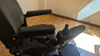 Silla de ruedas eléctrica R300 (NUEVA)