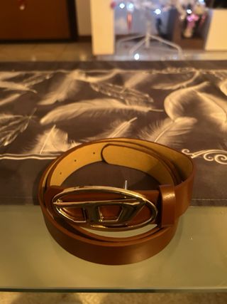 Cintura Diesel marrone con fibbia logo