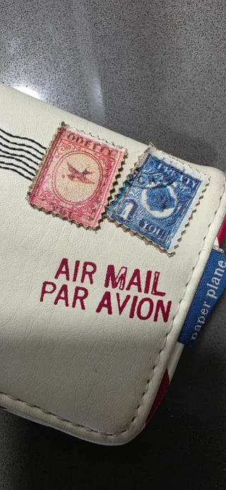 Cartera Paper Plane diseño postal