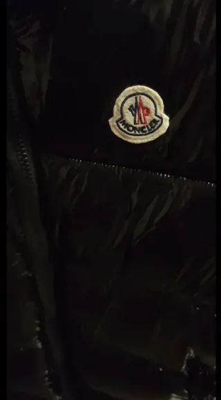 Chaqueta Moncler Negra con Capucha