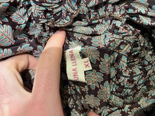 Vestido largo estampado dorado y negro