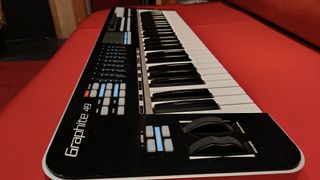 Teclado Controlador MIDI Samson Graphite 49
