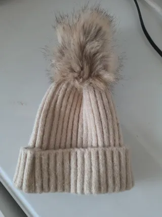 Gorro infantil pompón beige