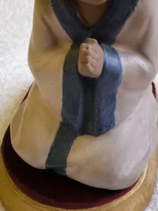 ANTIGUA FIGURA "NADAL" JAPONESA REZANDO CON PEANA.
