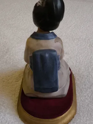 ANTIGUA FIGURA "NADAL" JAPONESA REZANDO CON PEANA.