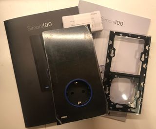 Enchufe Simon 100 Pro IO HUB Negro