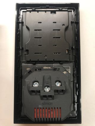 Enchufe Simon 100 Pro IO HUB Negro