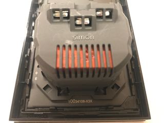 Enchufe Simon 100 Pro IO HUB Negro