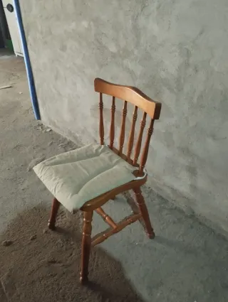 Lote 4 sillas de madera