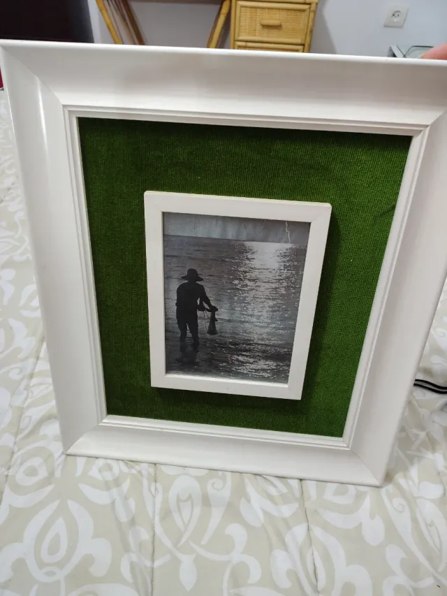 Cuadro pescador terciopelo verde y blanco