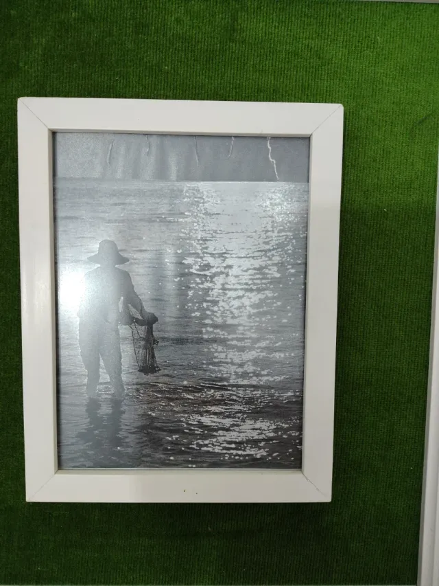 Cuadro pescador terciopelo verde y blanco
