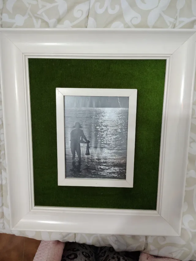 Cuadro pescador terciopelo verde y blanco