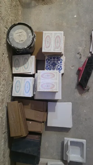 Baldosas y Azulejos antiguos con diseño floral