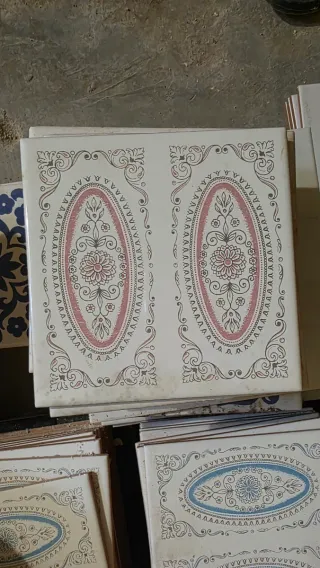 Baldosas y Azulejos antiguos con diseño floral