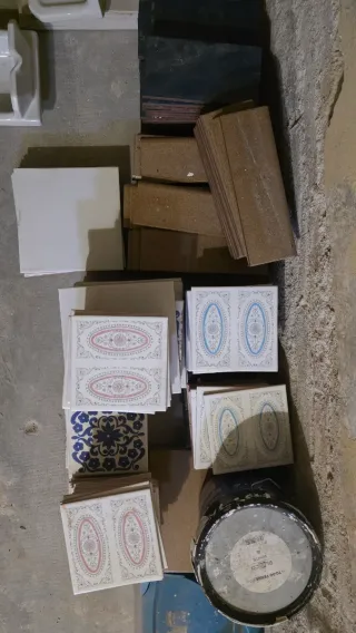 Baldosas y Azulejos antiguos con diseño floral