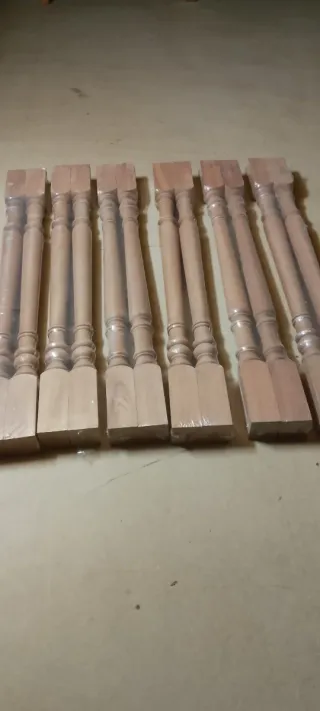 12 barrotes de madera, nuevos.