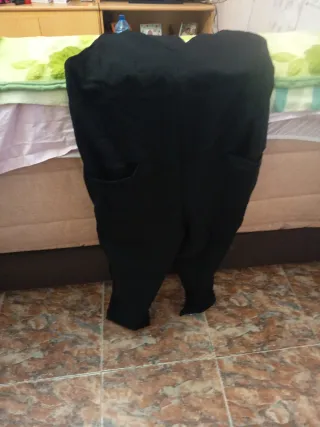 Mono negro mujer verano