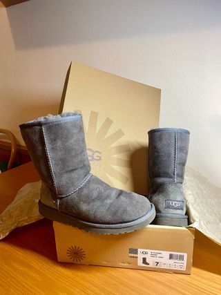 Stivali UGG grigi originali.