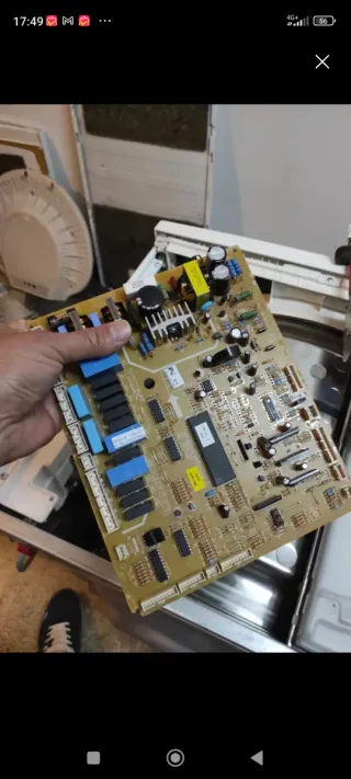 Riparazione di schede elettroniche per lavatrici, frigoriferi e altro